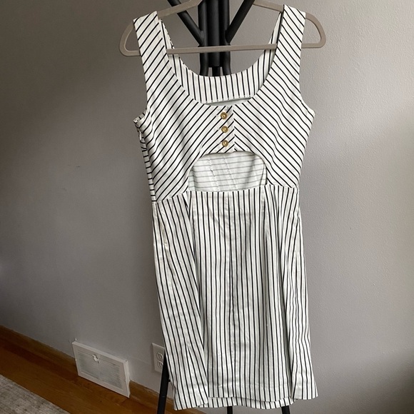 Striped Dress with Gold Button Detail ๐ค๐ค - Picture 3 of 9